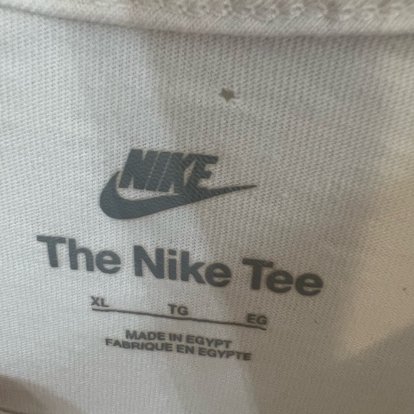 Nike White Graphic Men's Tee - Picture 3 of 9